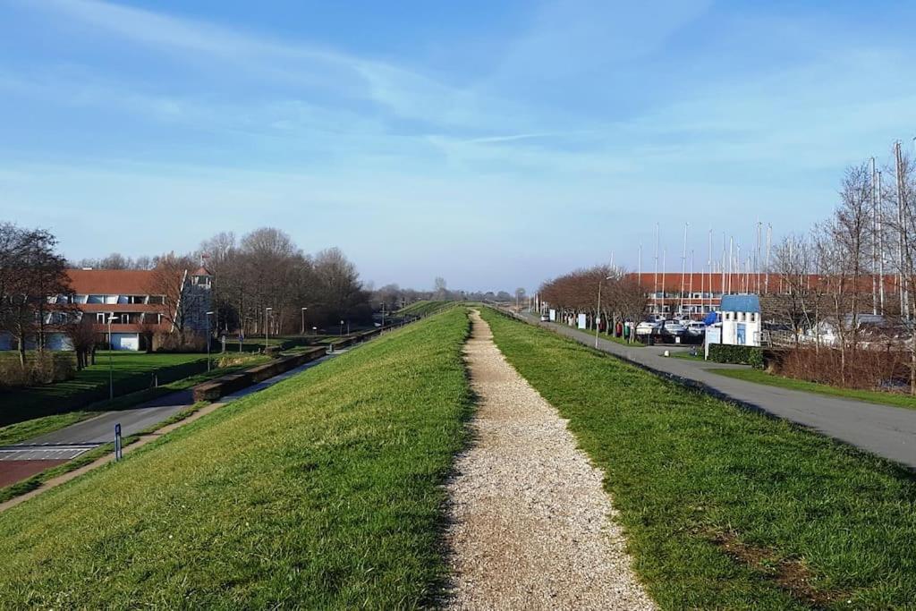 Welkom In Dekreek V59, Dem Freundlichen Ferienhaus Брёйниссе Экстерьер фото