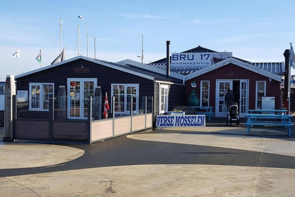 Welkom In Dekreek V59, Dem Freundlichen Ferienhaus Брёйниссе Экстерьер фото